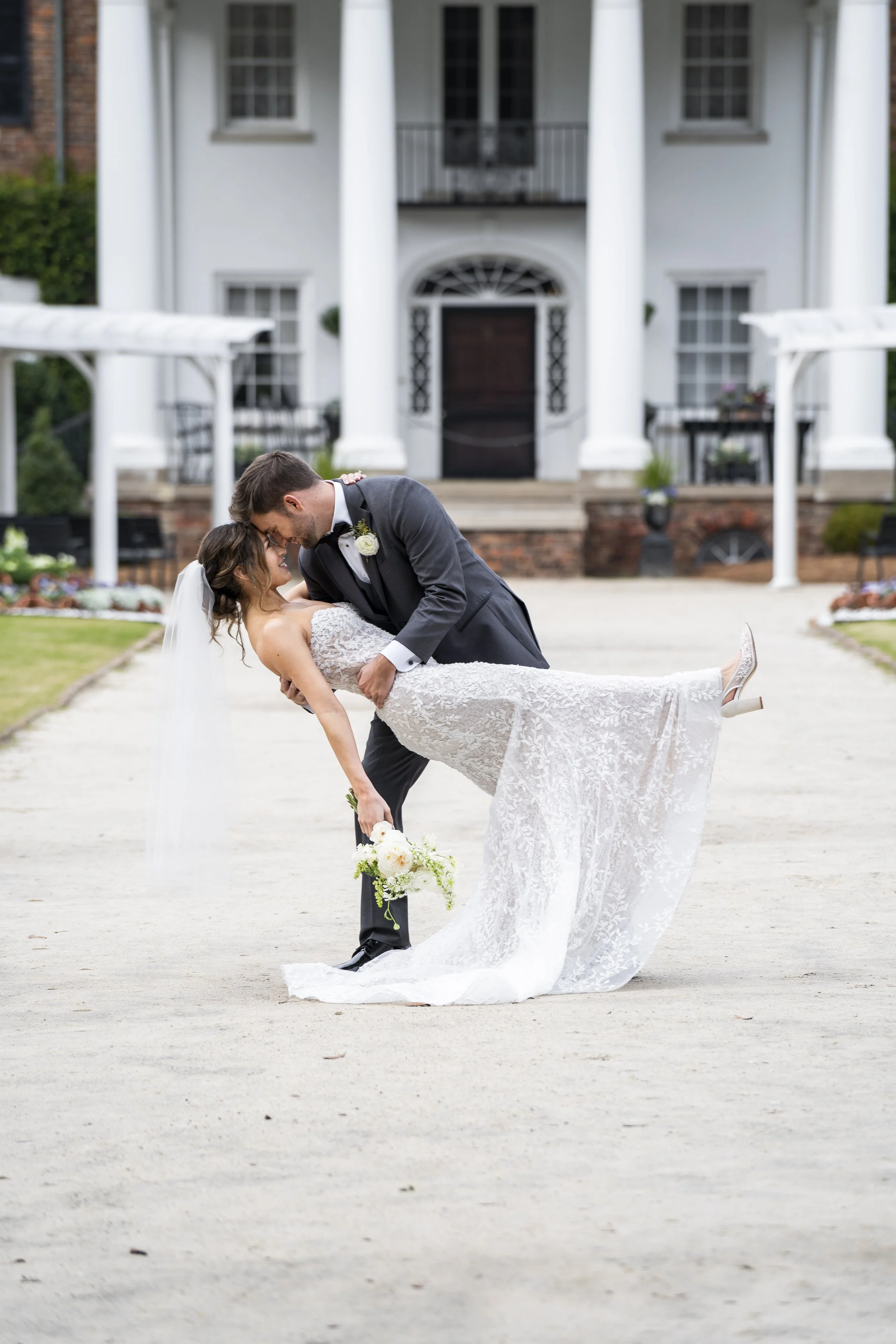 Danielle+Garrett_WeddingPreviews_058.jpg