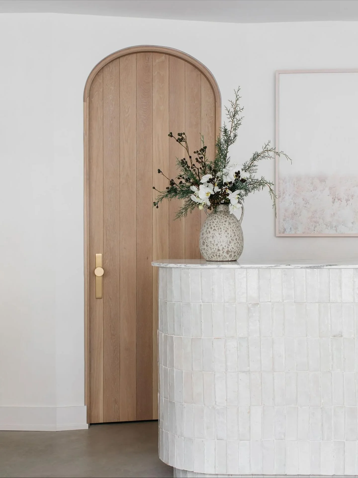 that one time I got to design a fine jewelry shop all the way in Chicago @mineralogy // custom millwork all around, a rounded glass jewelry display case, a consultation area for dreaming up your most special pieces, and a zellige-tiled glass + grid p