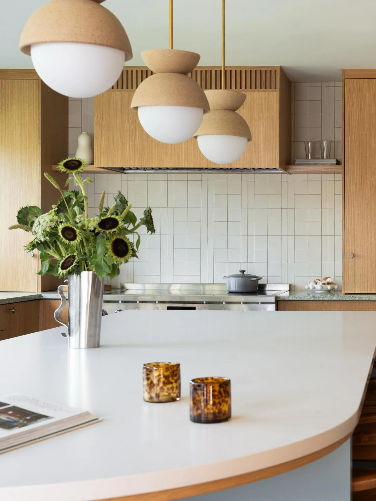 toooo pretty not to share a sneak peek 👀 a real fun one we recently shot coming soooon!!! 
Interior by @solsticeinteriors 
Photography by @charlotteleaphotography