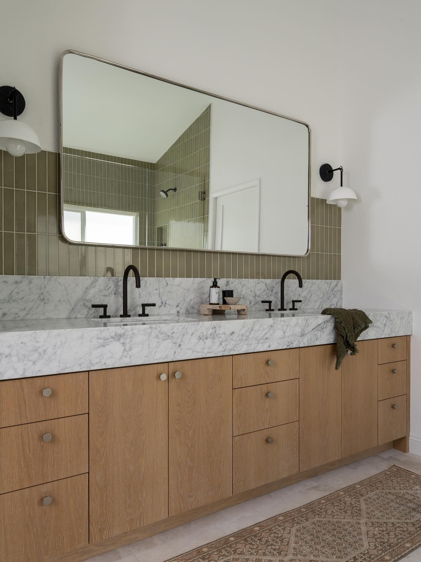 Taking you all around this primary bath reno for one of our longest standing clients to date 🥹 swipe for all the details and some juicy befores to see where we started. The layout generally stayed the same aside from ditching the tub that never got 