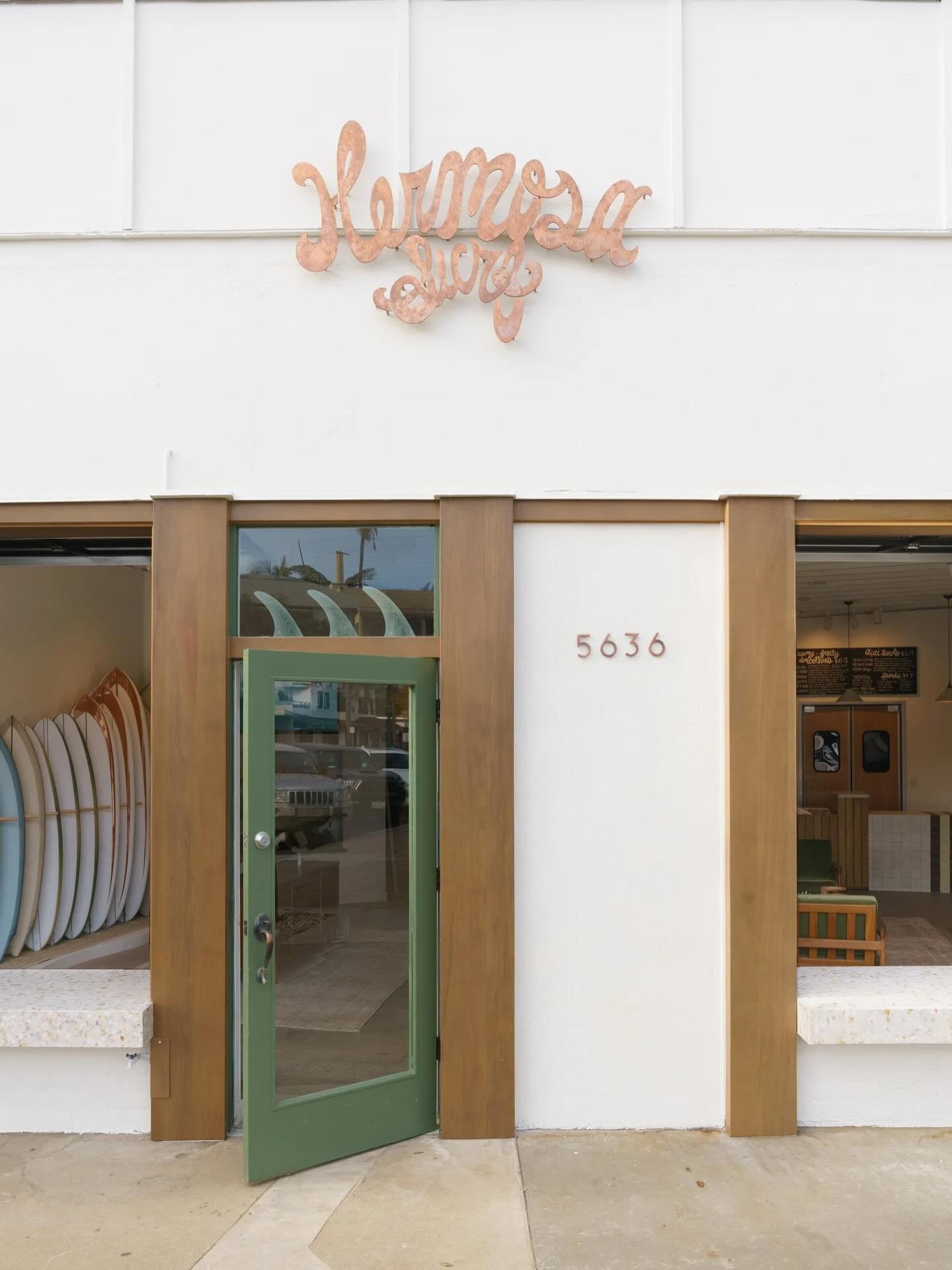 Two of our most favorite local spots to shop small this holiday season 👆🏼 @hermosasurfshop + @threadspun oh and we had the pleasure of designing these spaces, double bonus. Amazon is easy but how cool is shopping small, supporting a local business,