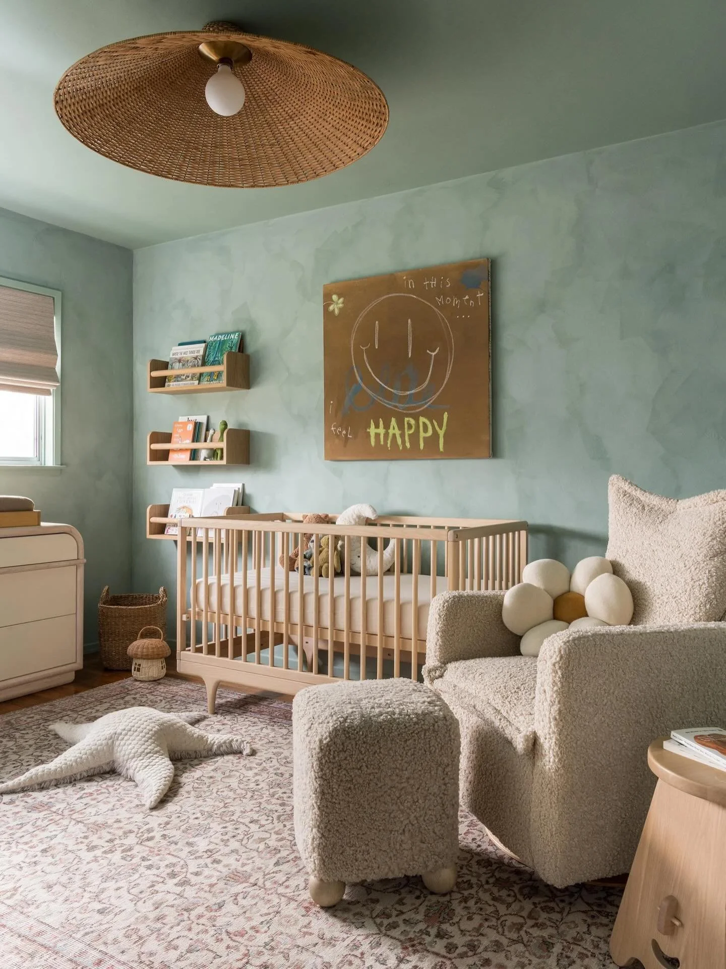 My most favorite nursery for my most favorite almost 2 year old baby girl // 📸: @charlotteleaphotography