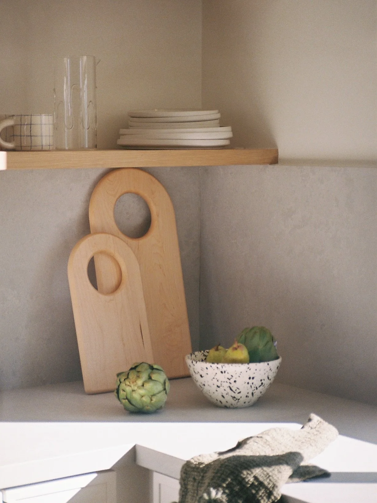 Film Fridays, should I make that a thing??? Special little moments and styling of our lovely #otistakesfoxpointfarmsproject caught on film by @kyle.elizabethcreative