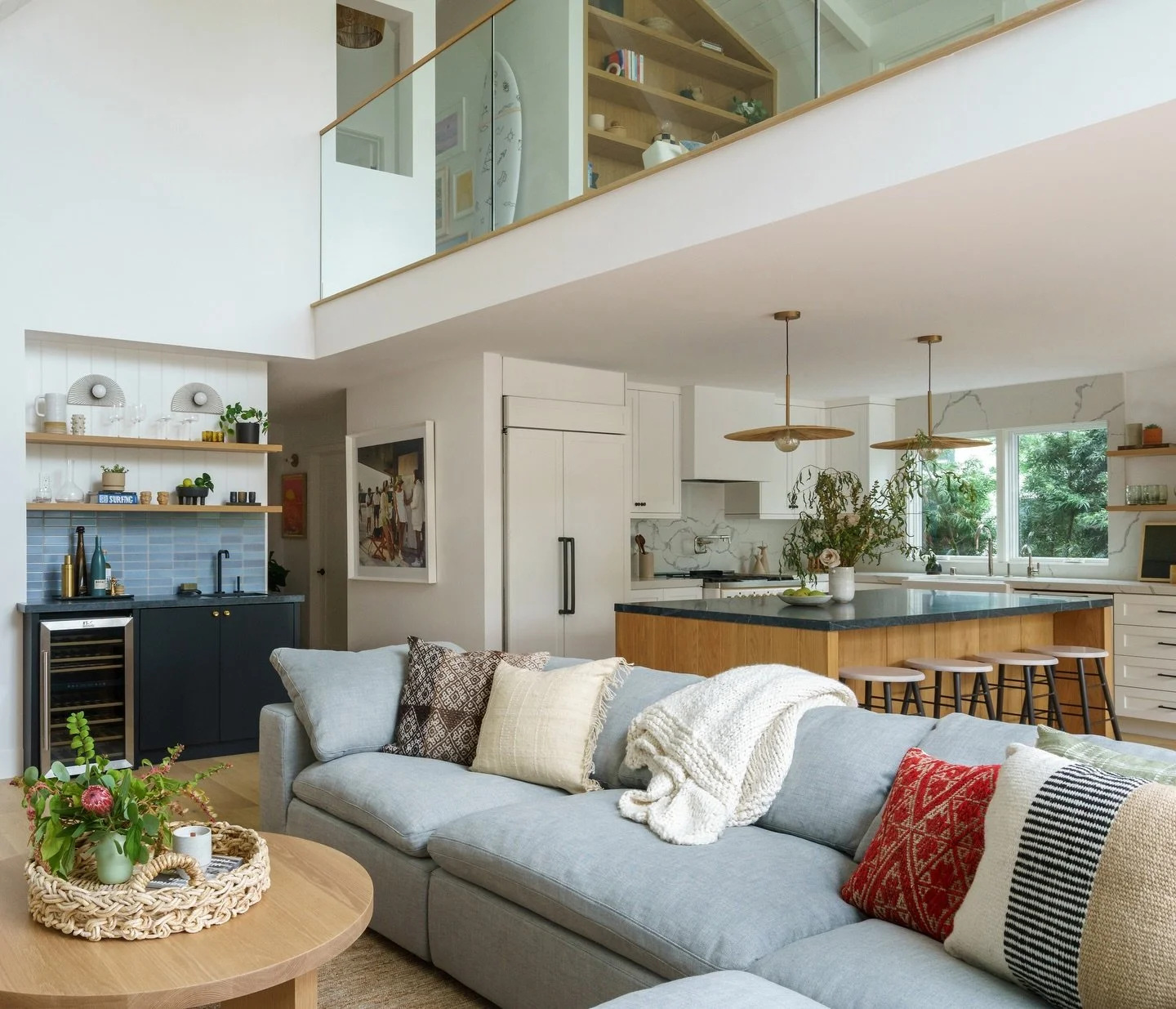 letting this red pillow lead the way for this happy Valentine&rsquo;s Day post 🌹 a day/ a reminder to love yourself, others, your neighbor, your community, the person ringing up your groceries, your dog, you name it - can&rsquo;t go wrong.