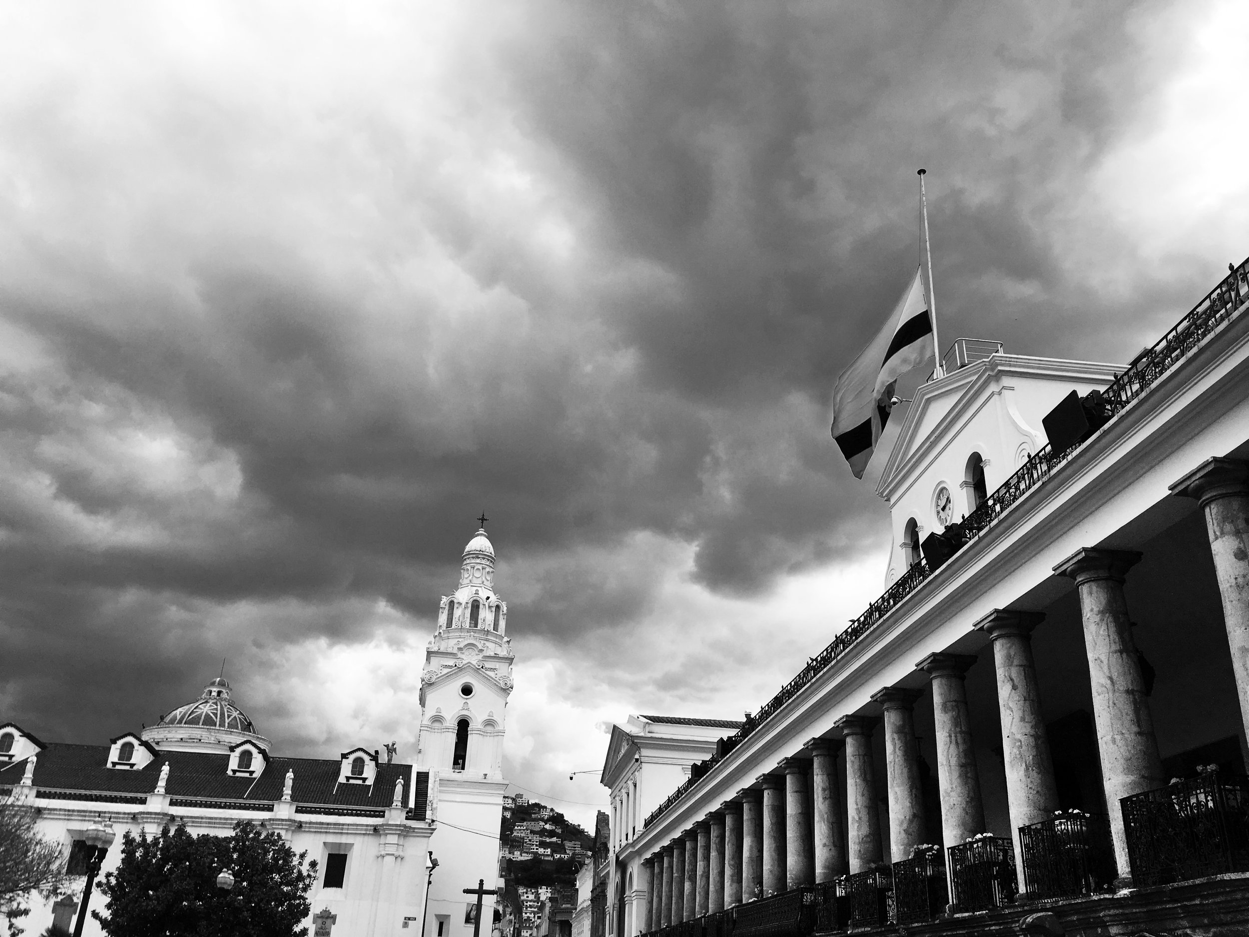 The Catedral Metropolitana de Quito and Carondelet Palace in La Plaza de Independencia, where the President of Ecuador resides. Photo provided by Tyanna Baker ‘19