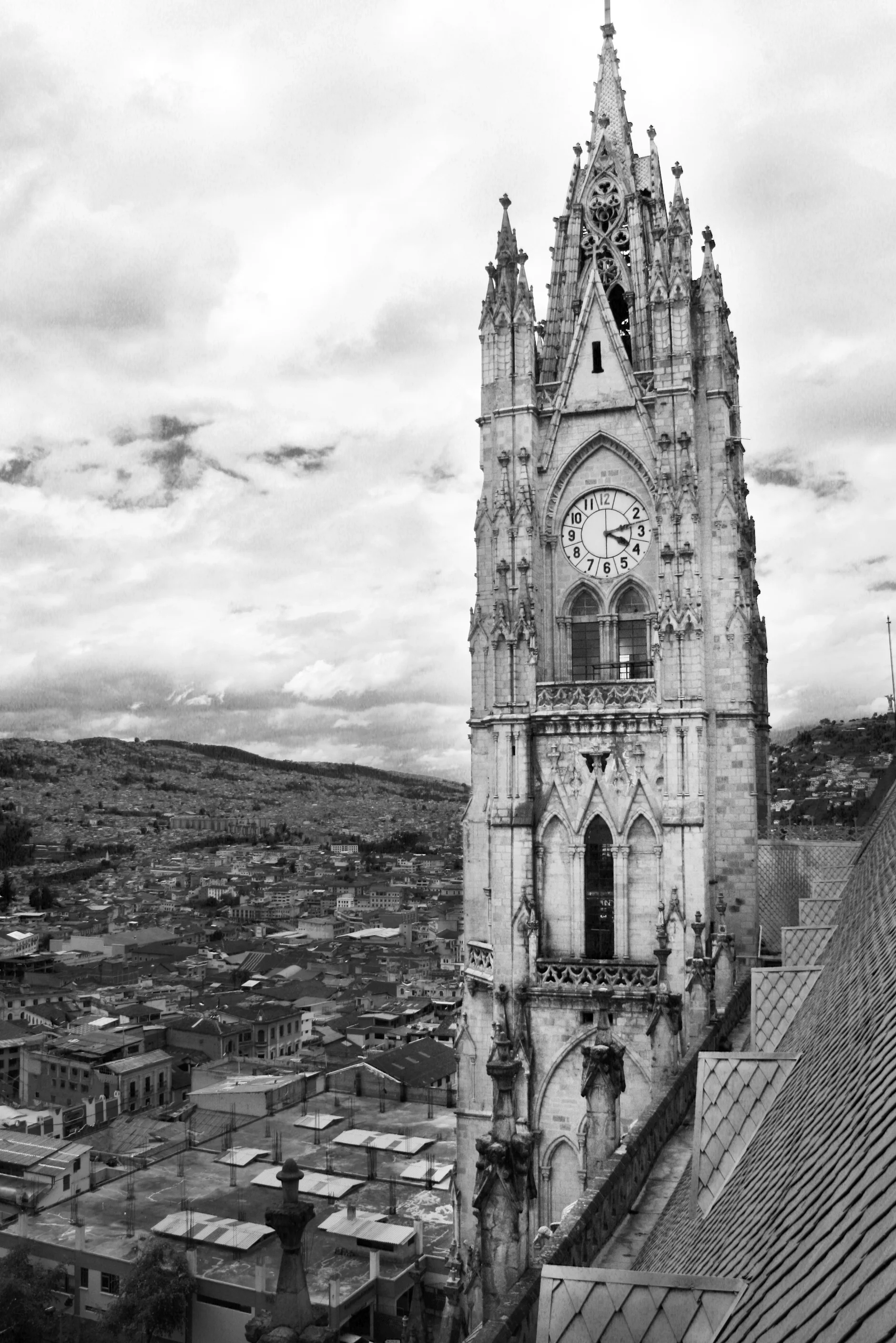The Catedral Metropolitana de Quito and Carondelet Palace in La Plaza de Independencia, where the President of Ecuador resides. Photo provided by Tyanna Baker ‘19
