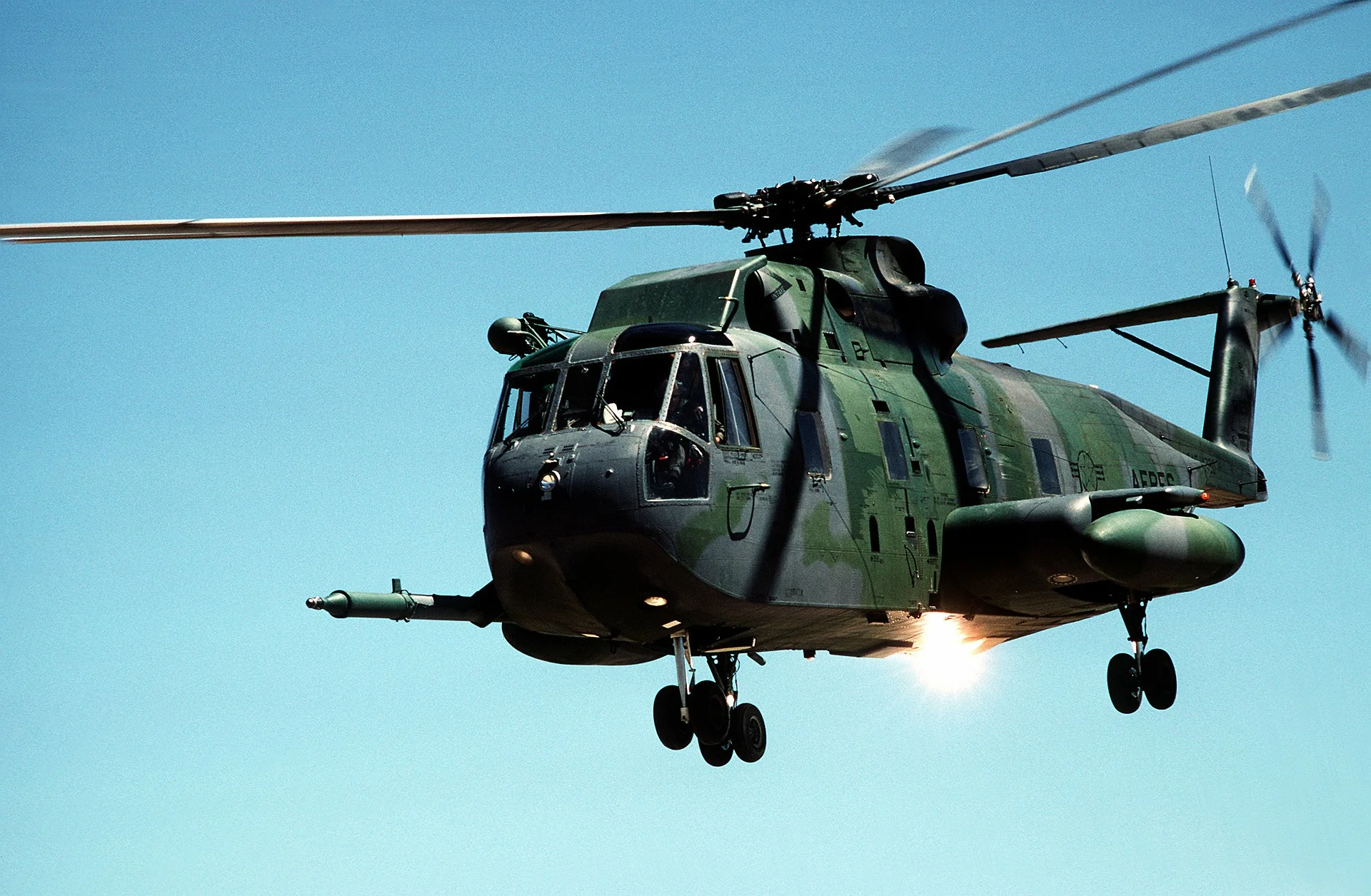 helicopter-1010_1920.jpg