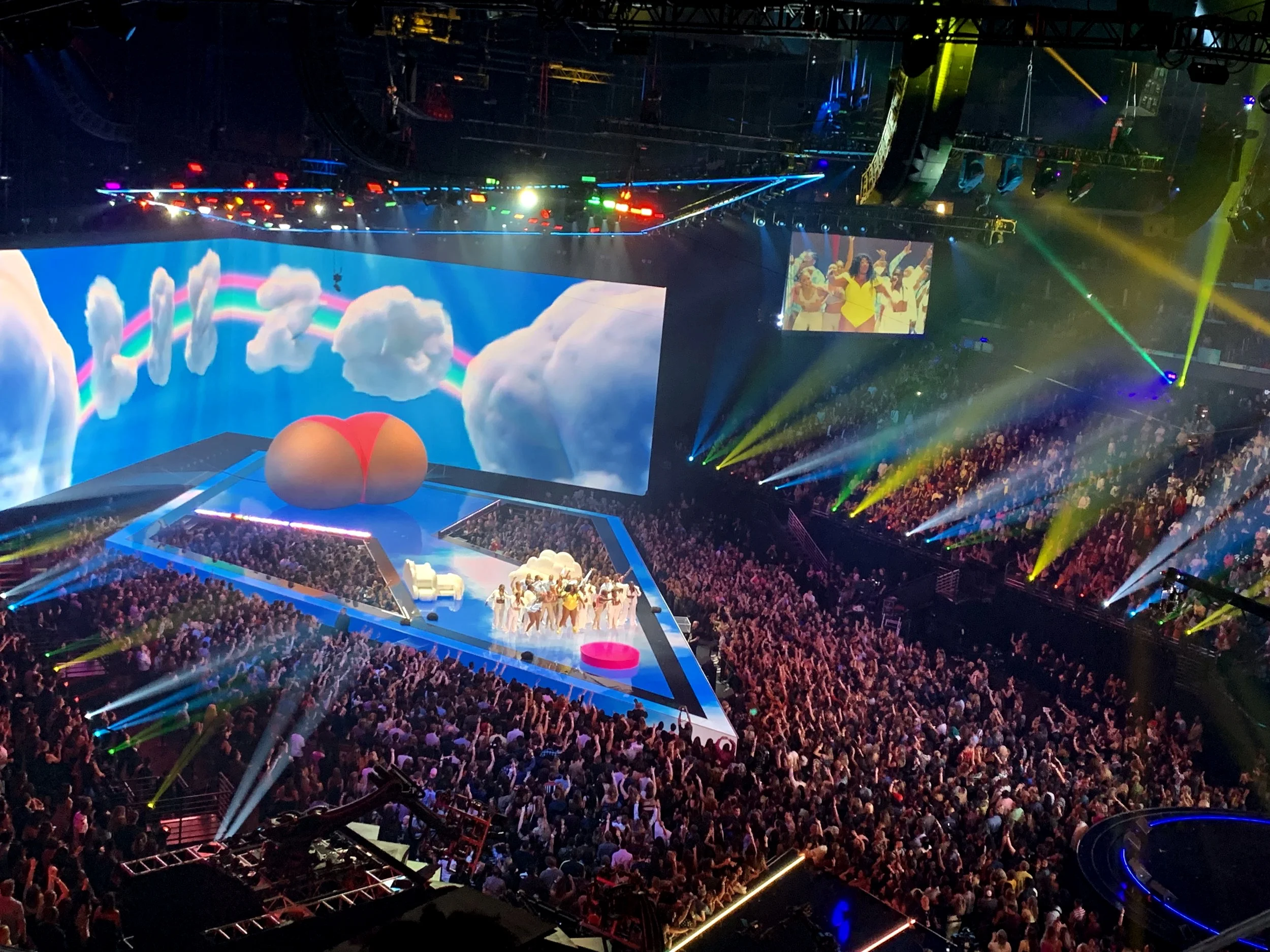 Behind the Scenes: The Life of an MTV VMAs PA