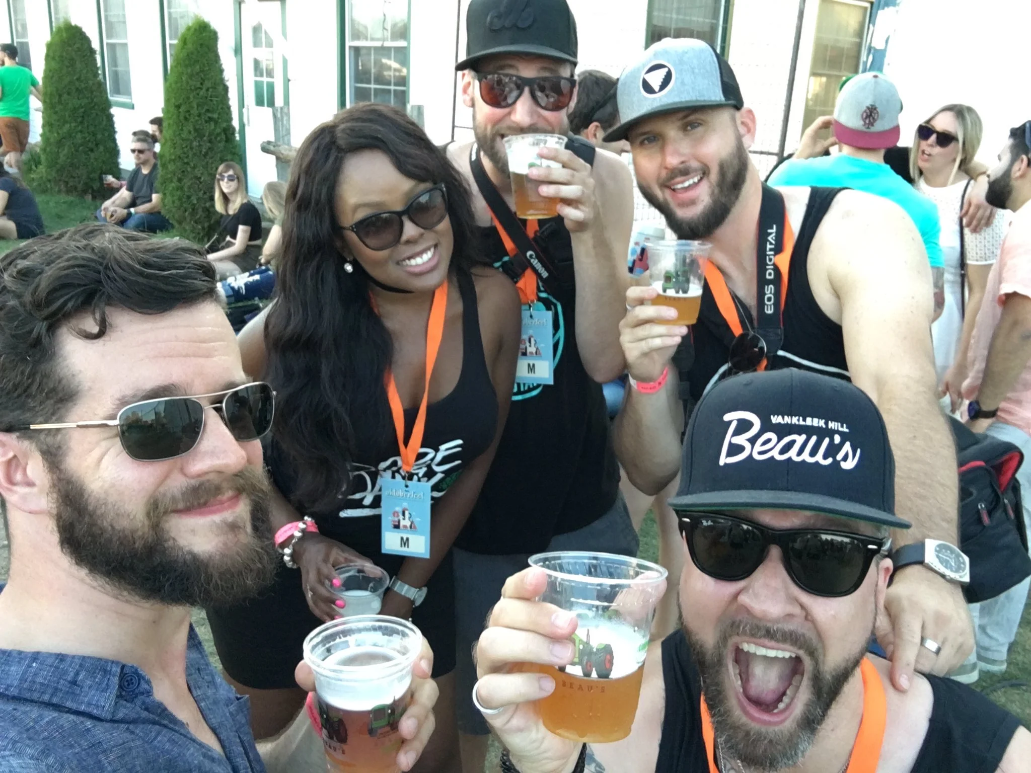 🎉 🍻 Cheers to 2017 - here's to 2018! 🍻 ✌