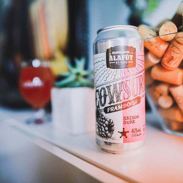 St. Tite, QC is home to @microbrasserie_a_la_fut, and their flagship raspberry sour saison, Cowsure, is the perfect, fruity, refreshing beer made for these hot, steamy summer nights 🍻 What&rsquo;s your fave warm evening refresher?⁣
⁣
📷: @ceefor