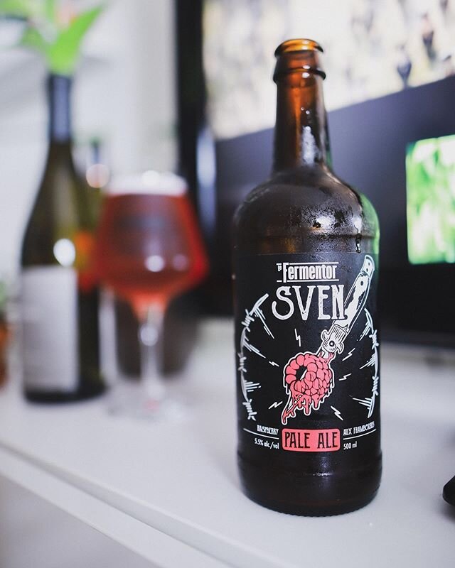 Yesterday was Saint-Jean-Baptiste here in Quebec, so we celebrated with this great, refreshing raspberry pale ale from our mates at @lefermentor 🍻 What did you drink to celebrate Saint-Jean?⁣
⁣
📷: @ceefor