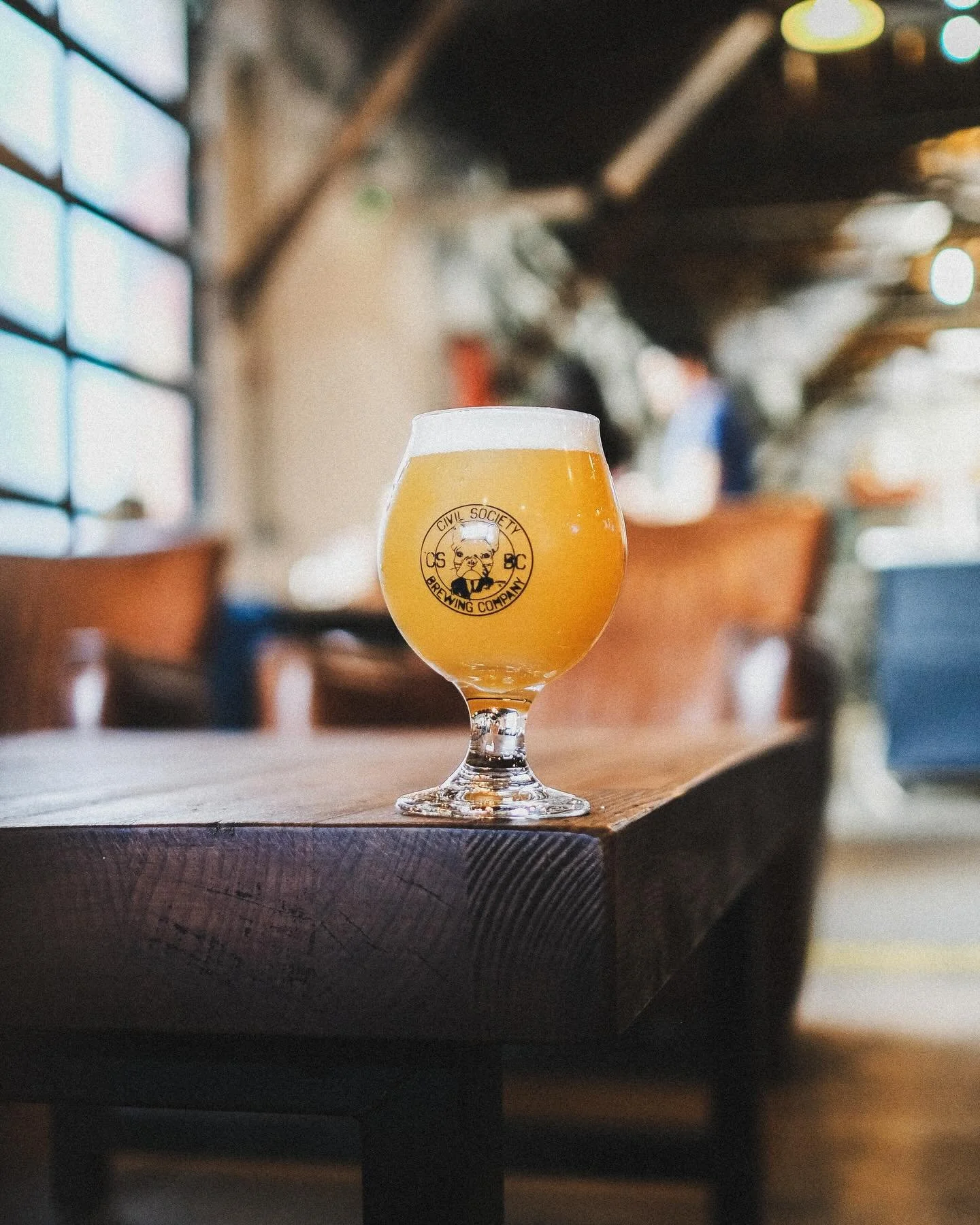 West Palm Beach is easily one of our favourite spots on the entire Eastern Seaboard, and our fave brewery in the city is obviously @civilsocietybrewingwpb. Located at the end of an industrial cul-de-sac, it boasts killer murals inside and out, a spac