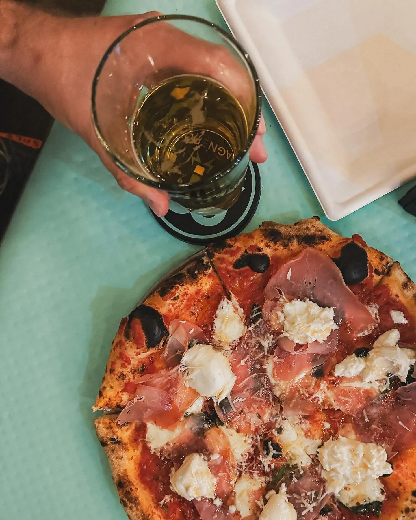 Fort Lauderdale&rsquo;s @gulfstreambrewingco were the last brewery we hung at before we departed the city, and fam, it was fantastic. The taproom is roomy and fun, being both dog and family-friendly (super key!), and the kitchen is ran by @pizzeriama