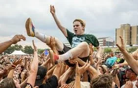Raised on the Radio Episode #252- Who's Crowd Surfing to Dashboard Confessional?