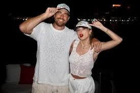 Raised on the Radio Episode #254- Who's Playing Travis and Taylor's Wedding?