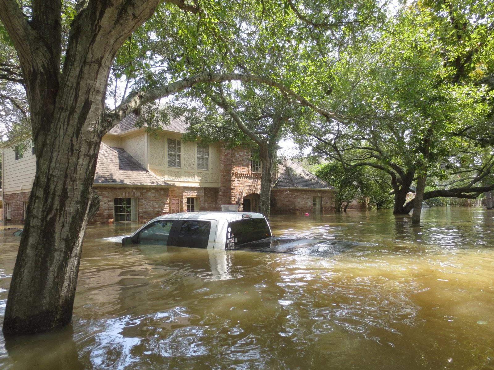 houston floods fleetwood neighborhood.jpg