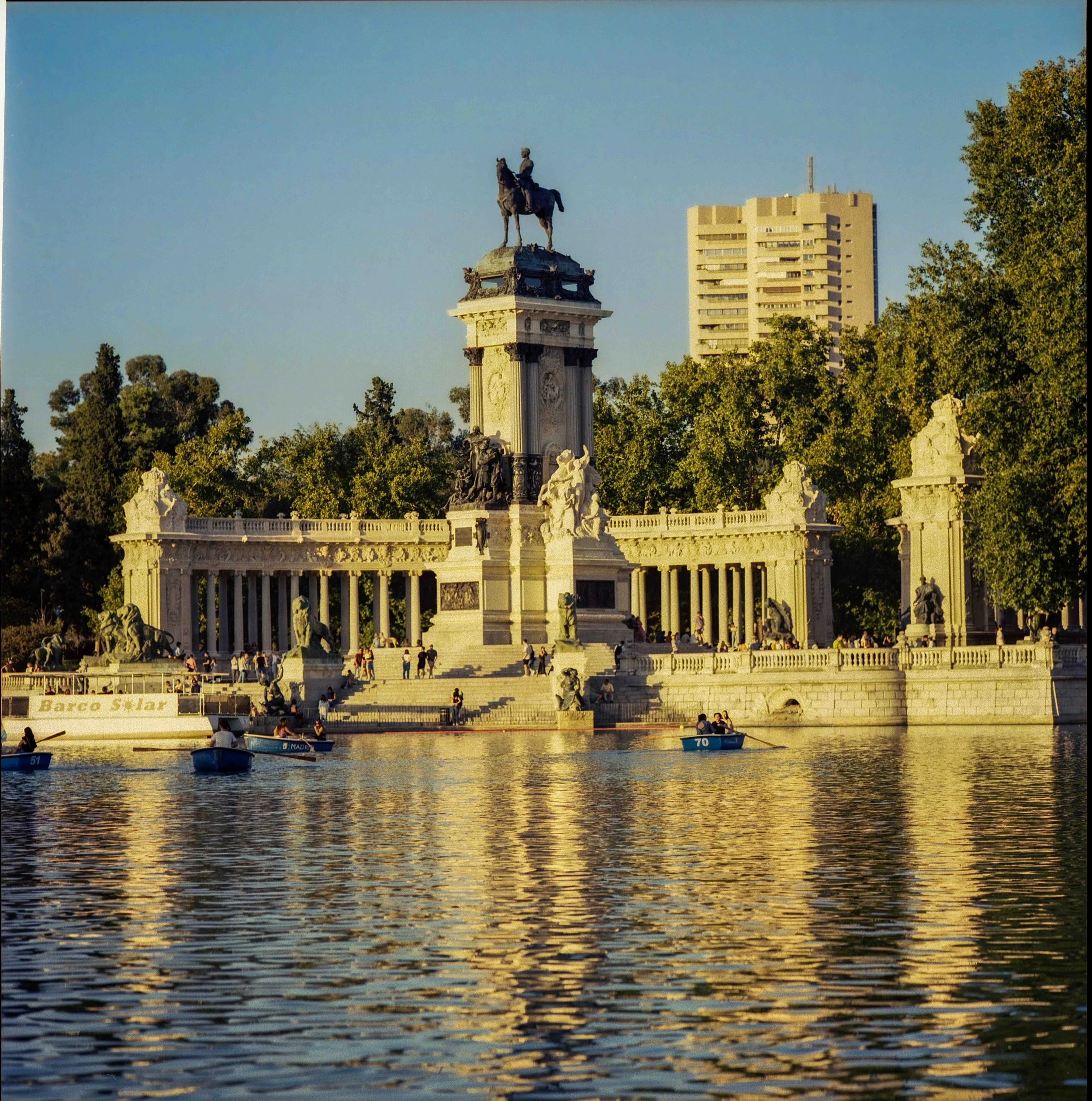 Lomo-Metropolis_2636011.jpg