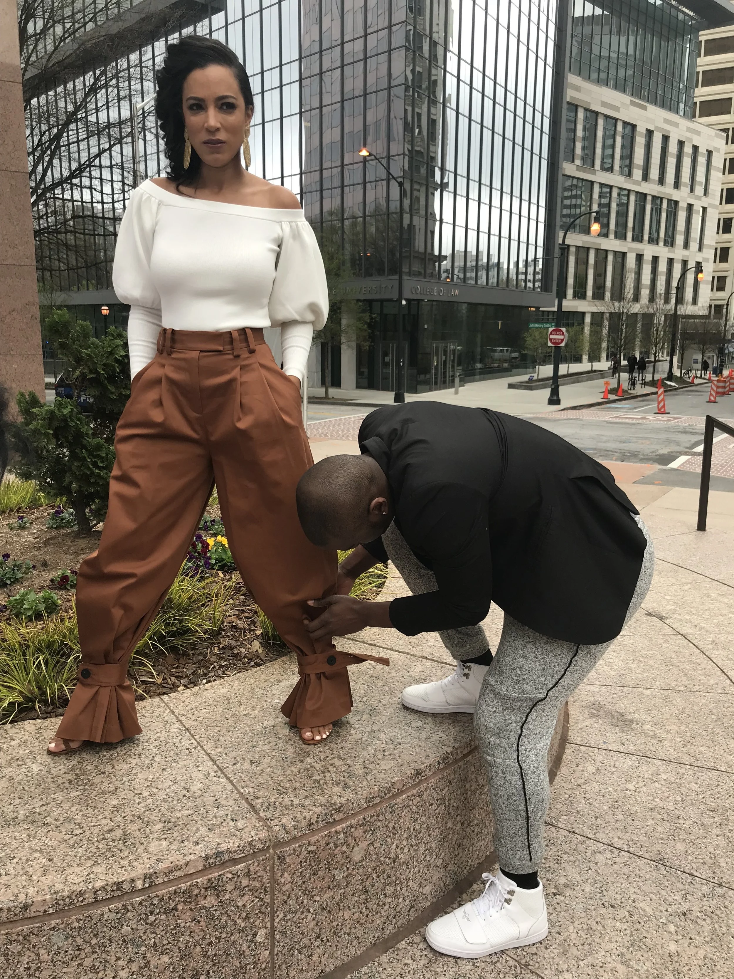preaparing client, angela rye FOR A PHOTOSHOOT. HER FAIR, YET TANNED COMPLEXION SHINES BRIGHT like THE SUN. I COMPLIMENTED HER BROWN UNDERTONES WITH EARTH TONES AND LET her COMPLEXION TAKE CENTER STAGE. #cpd