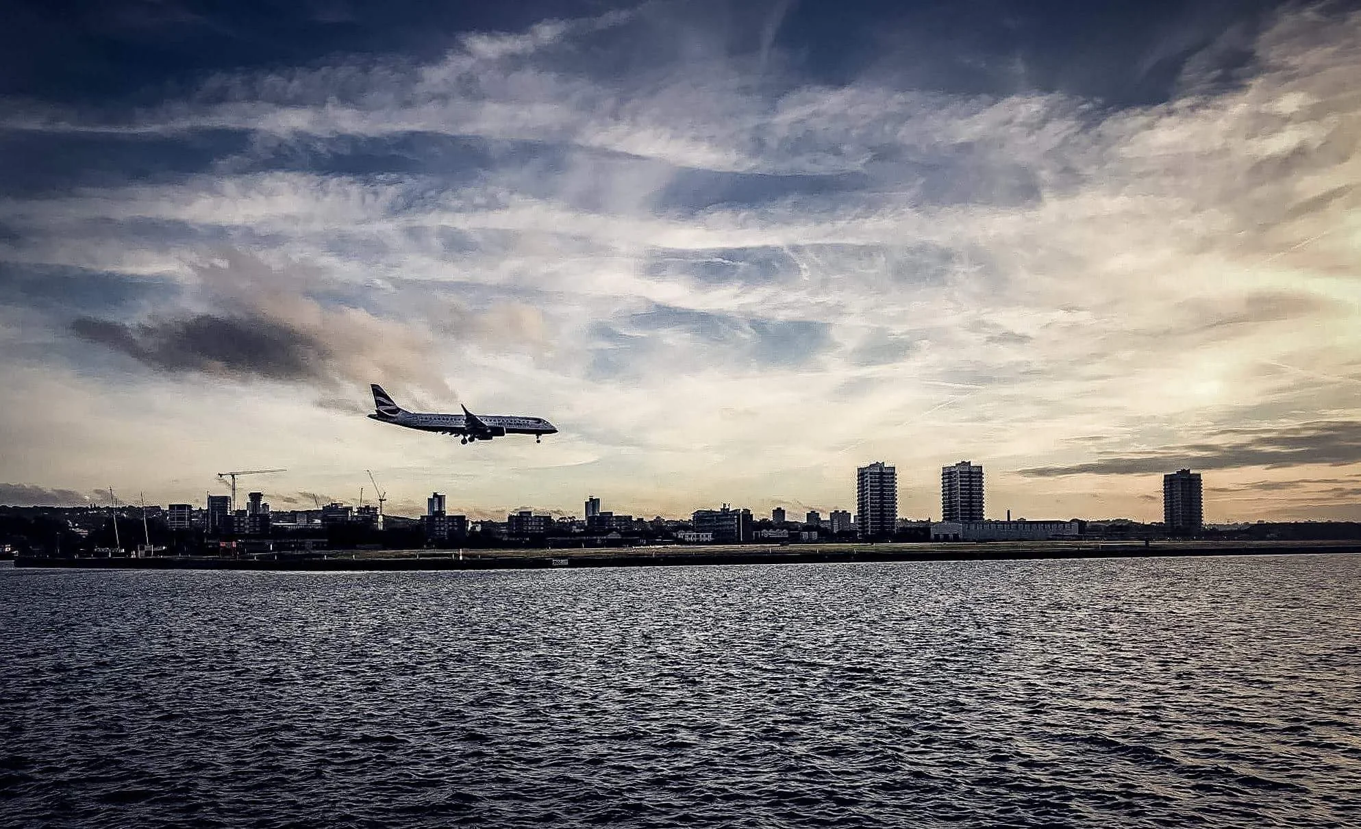 aircraft-airplane-architecture-912619.jpg