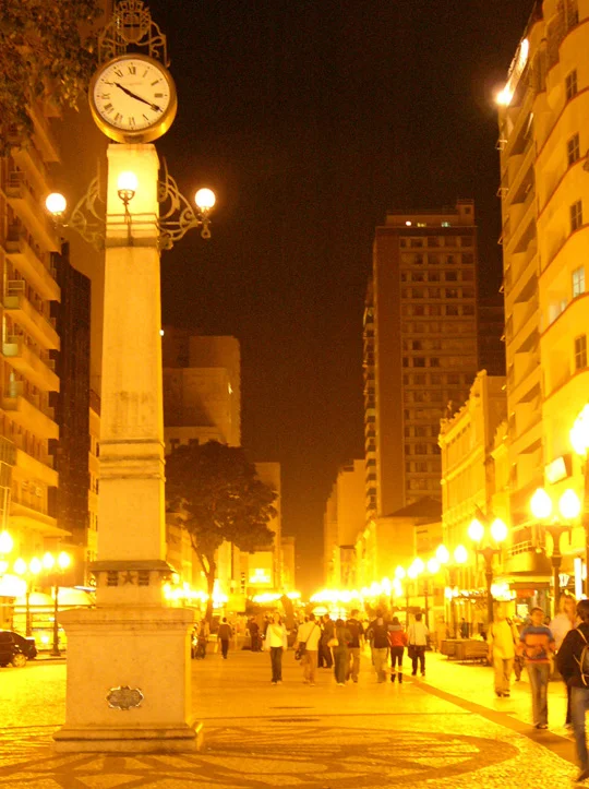 Streetscape in Curitiba. The first pedestrianization scheme was adopted in Brazil in 1970s.