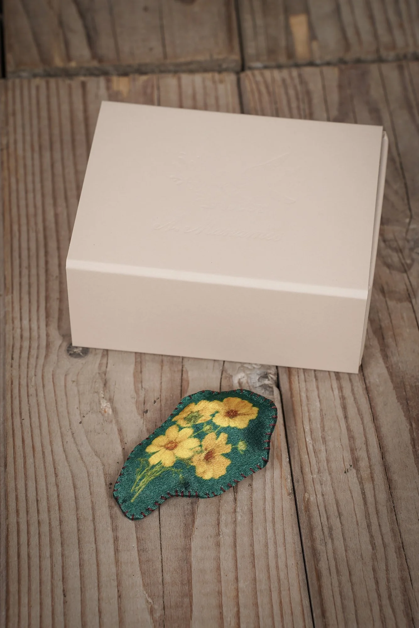 BROOCH 2.jpg