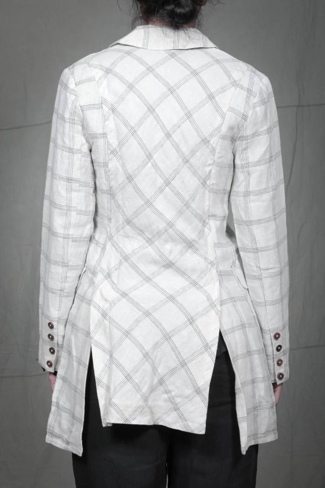 AM - SS2023 - MENS LOOKBOOK-912 2.jpg