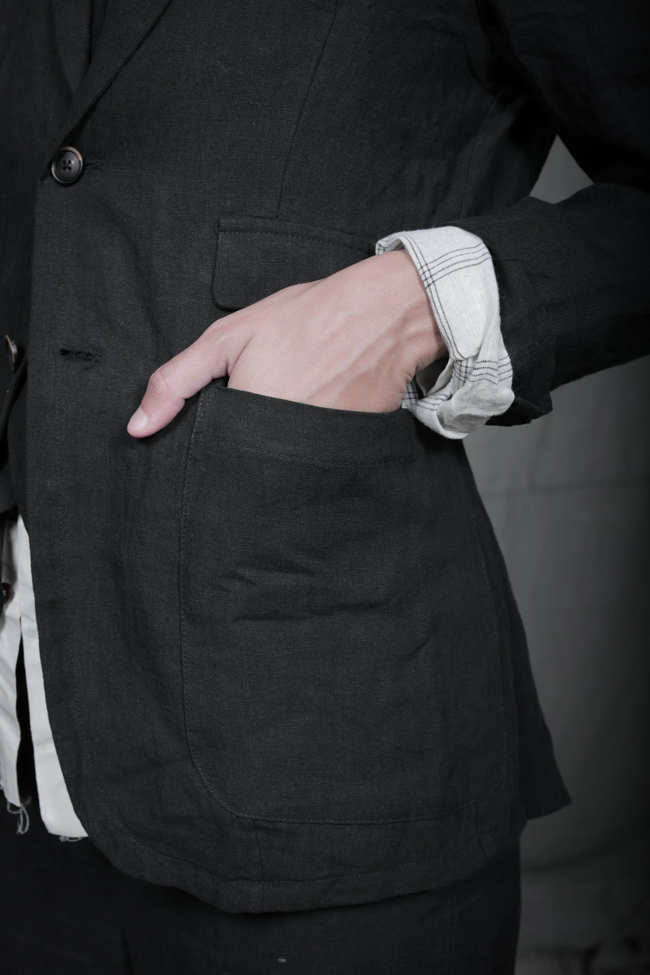 AM - SS2023 - MENS LOOKBOOK-956 2.jpg