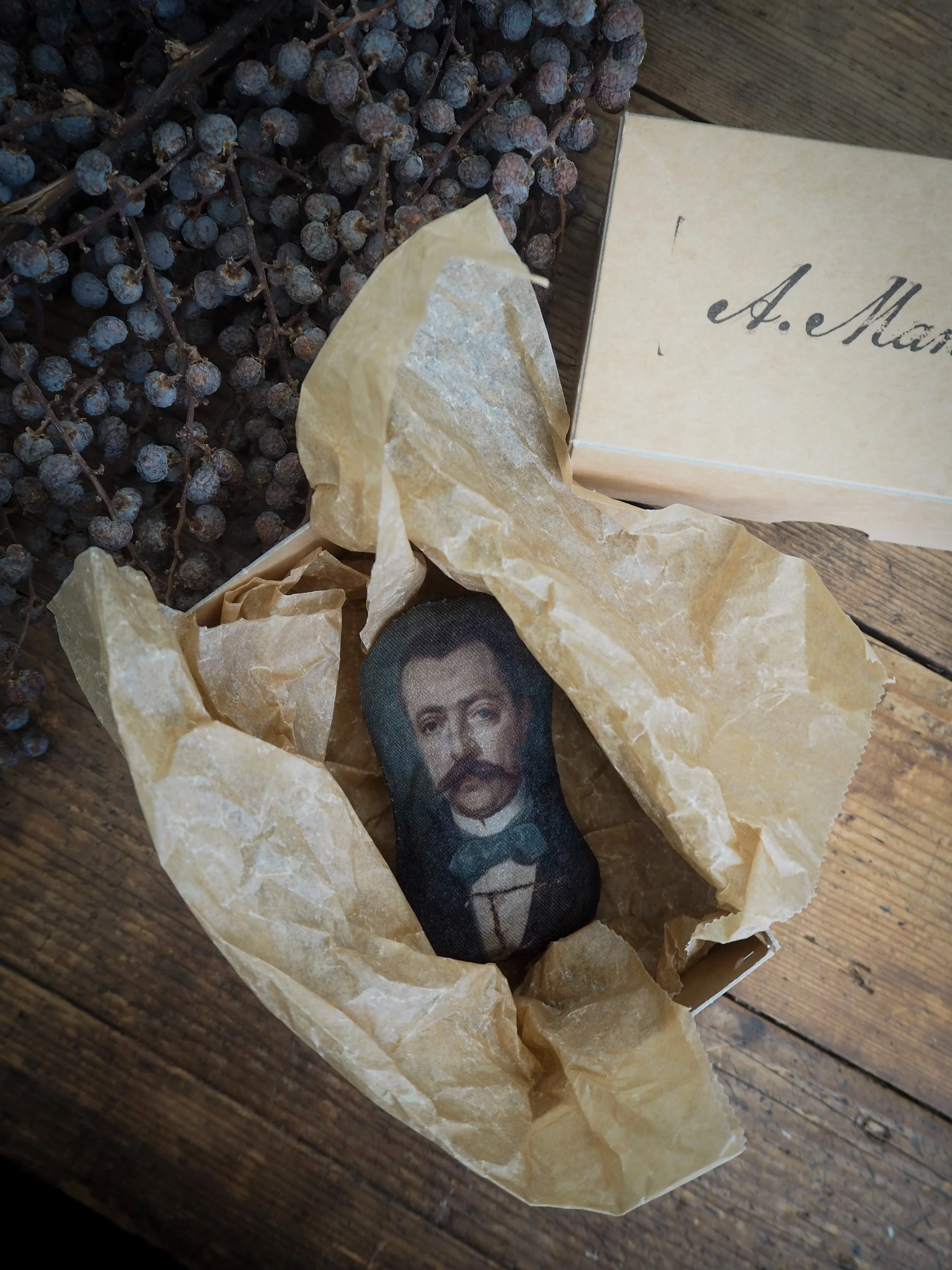 AM - AW2023 - BACKGROUND-11.jpg