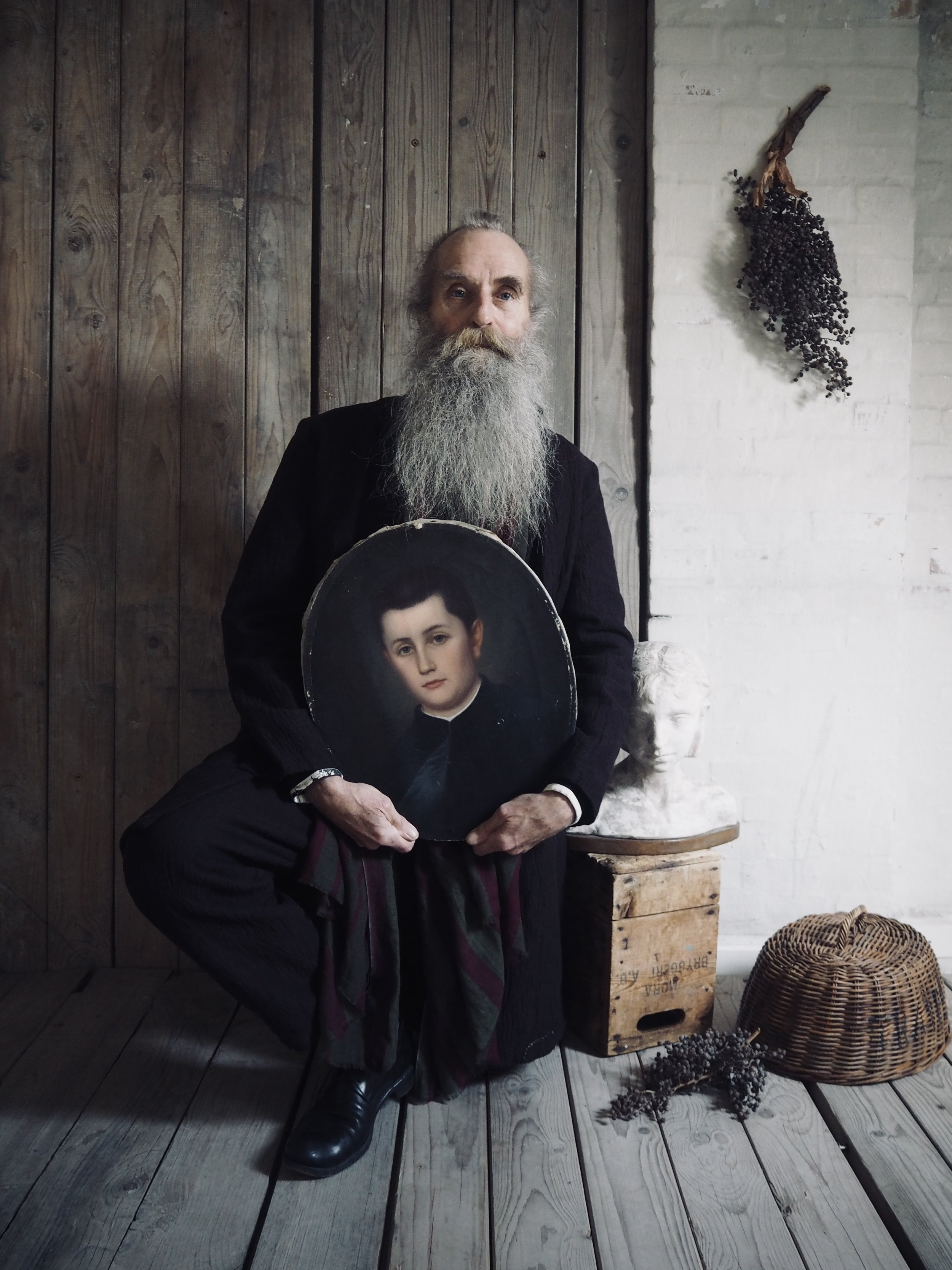 AM - AW23 - CAMPAIGN-20.jpg