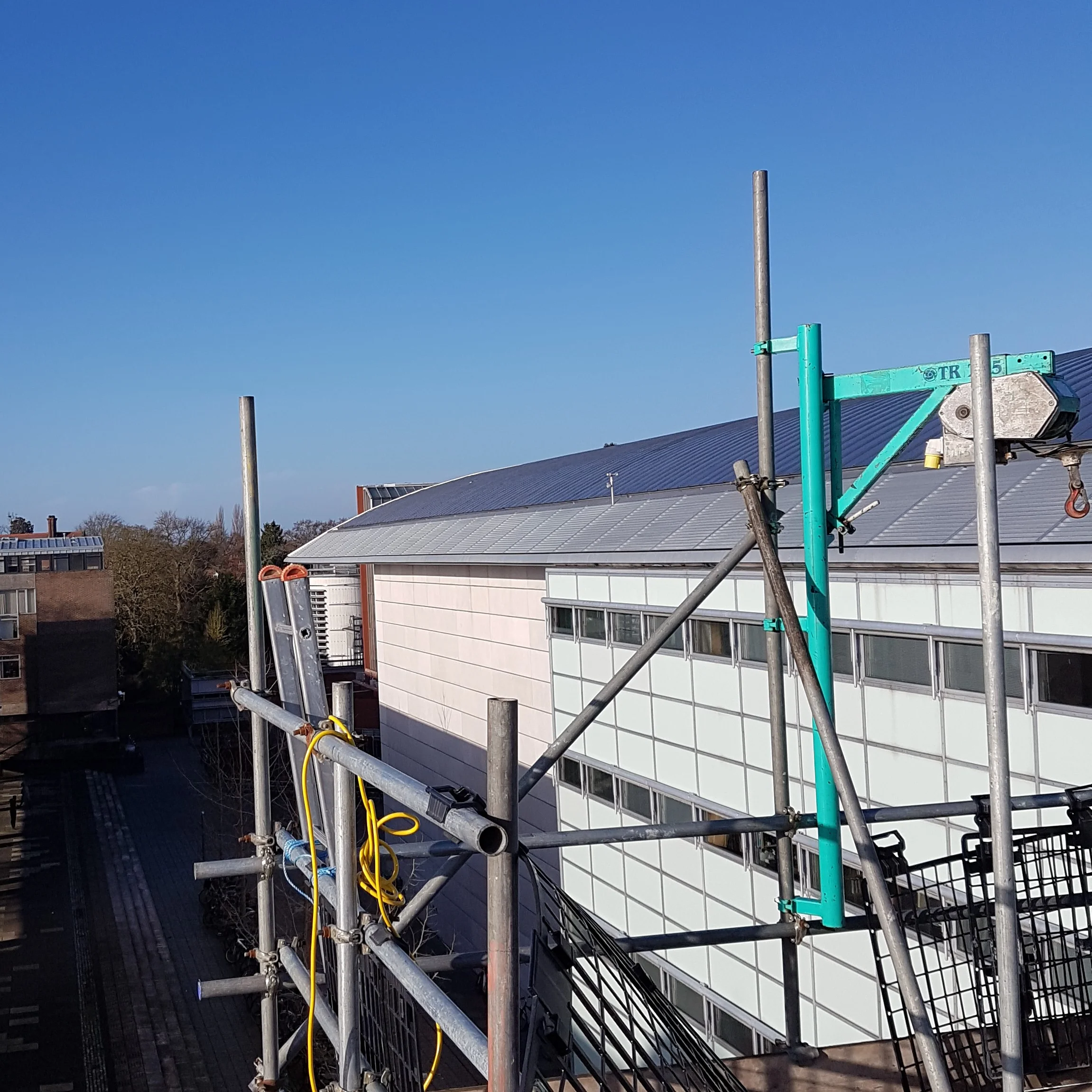 SCAFFOLD HOIST — THS