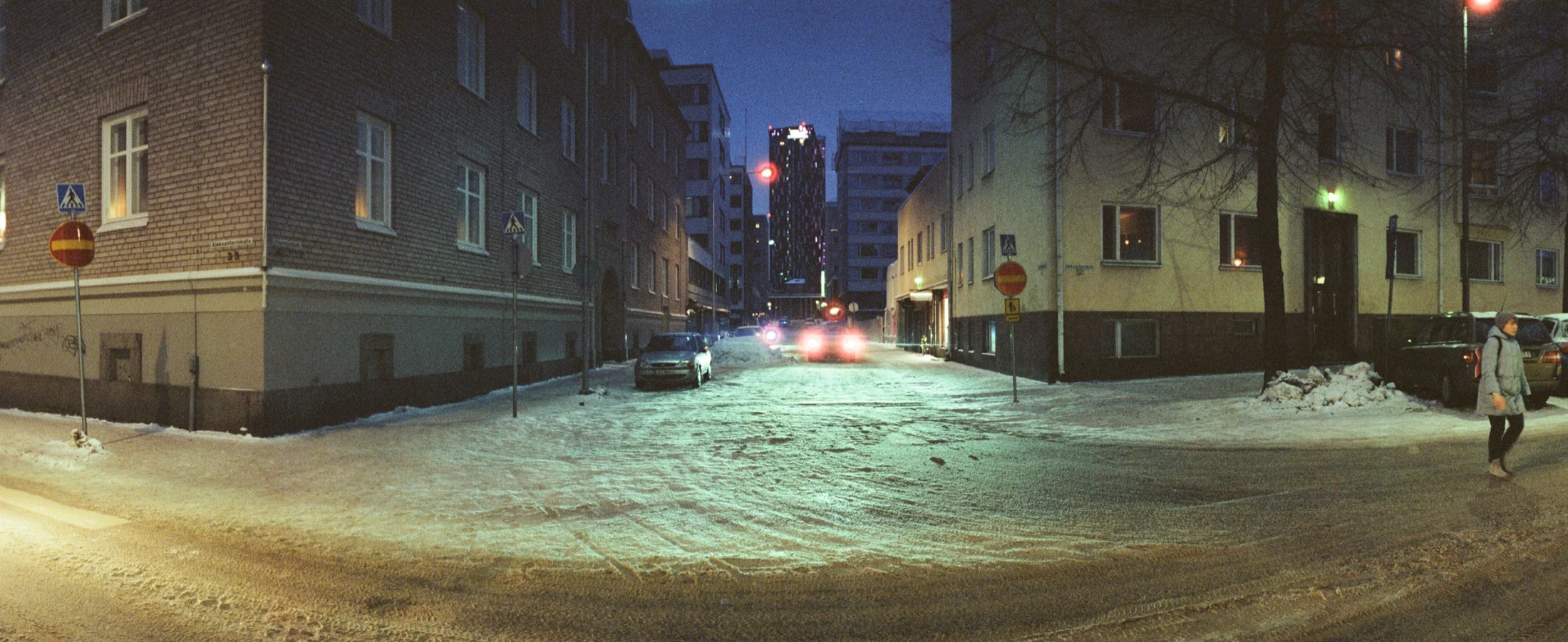 cameraville_horizon_202_panoramic_35mm_tampere_cineStill800_6.jpg