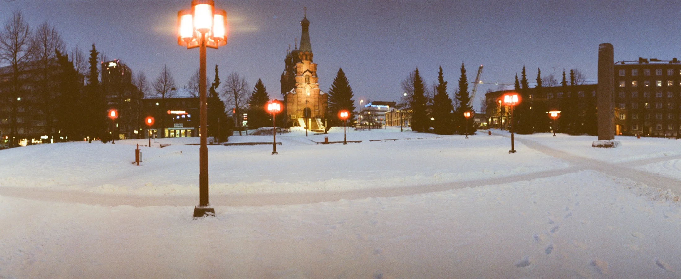 cameraville_horizon_202_panoramic_35mm_tampere_cineStill800_7.jpg
