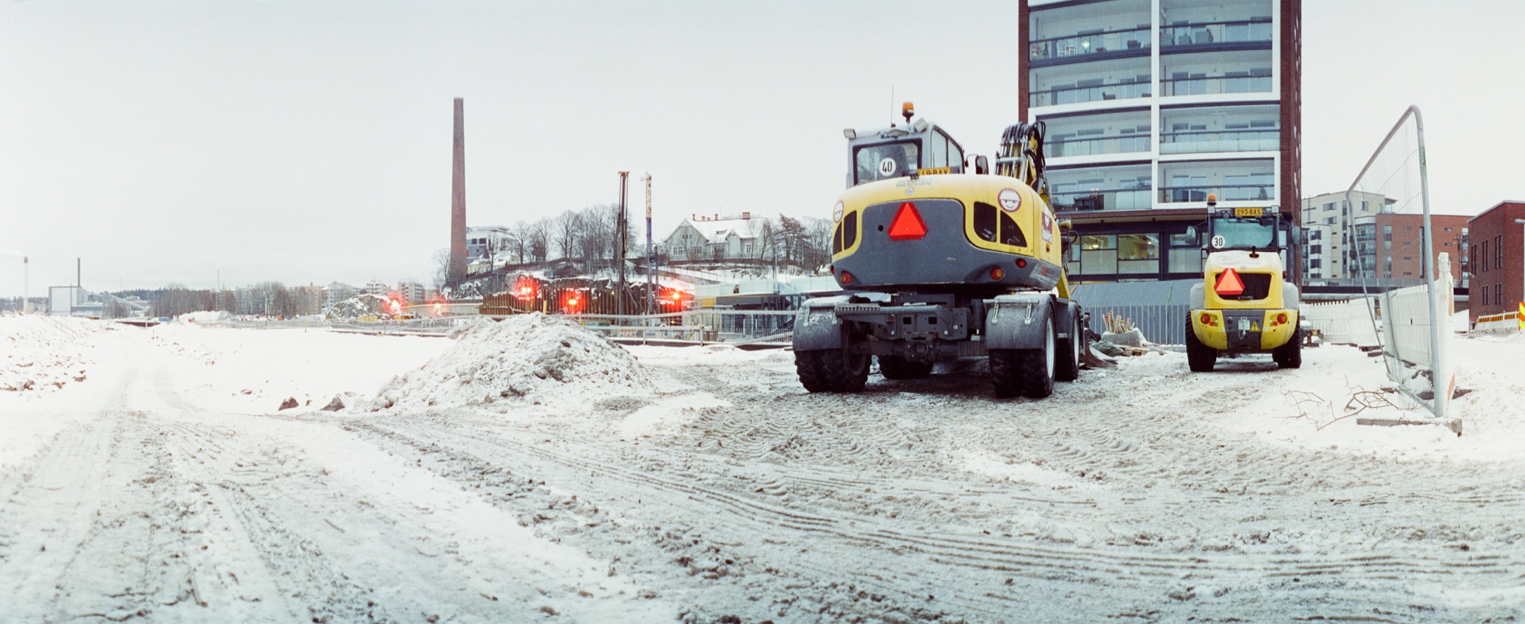 cameraville_horizon_202_panoramic_35mm_tampere_cineStill800_15.jpg