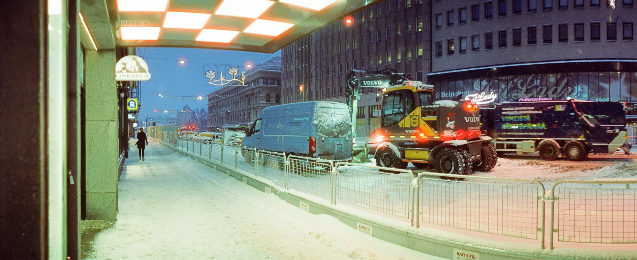 cameraville_horizon_202_panoramic_35mm_tampere_cineStill800_4.jpg