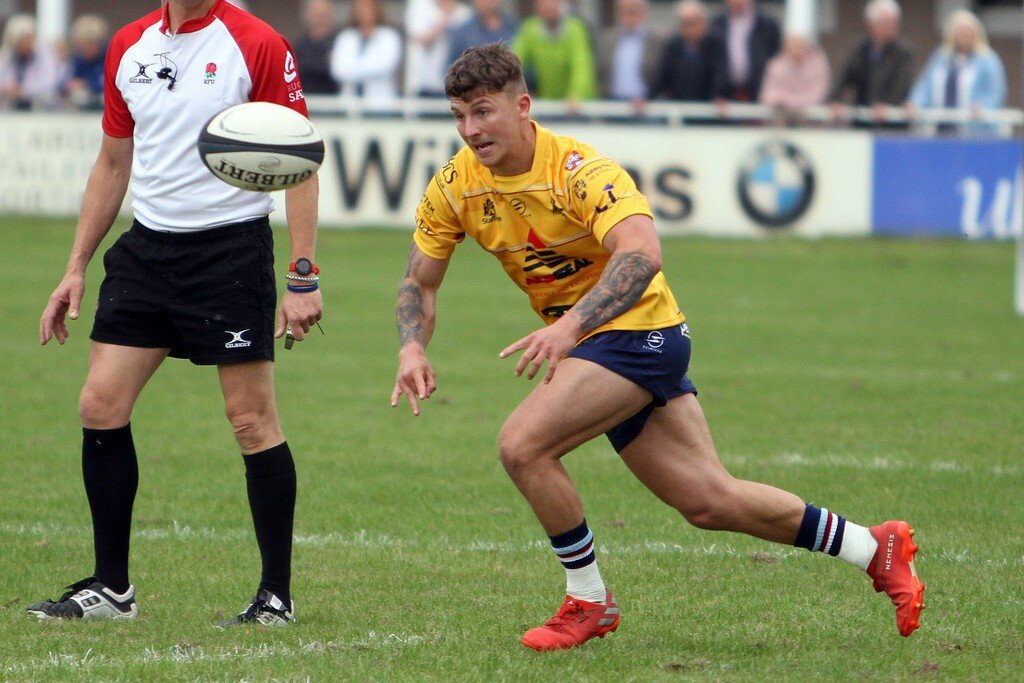 Sam Boxhall Receives Ball.jpg