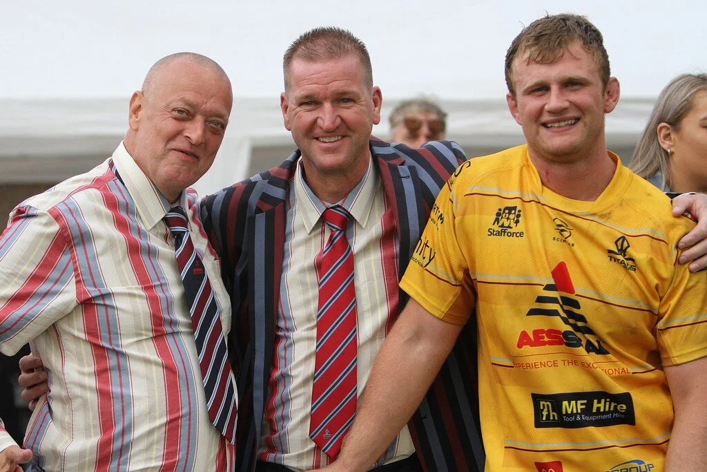 Harry Dunne With Fans.jpg