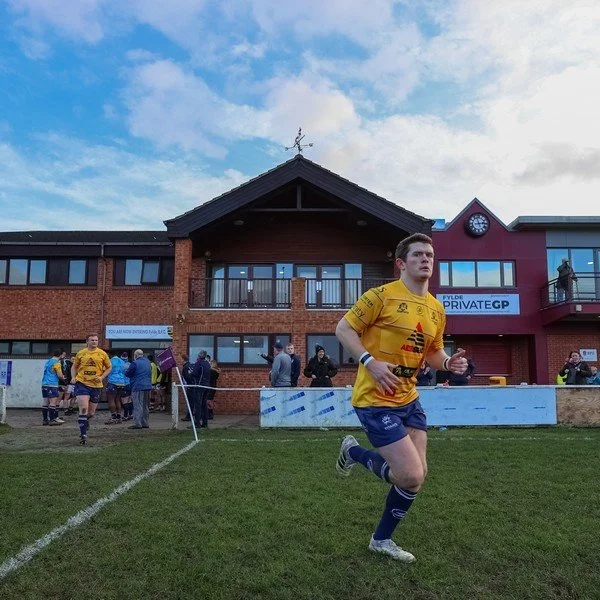 Harry Dunne leads the Titans on to the field-7663.jpg