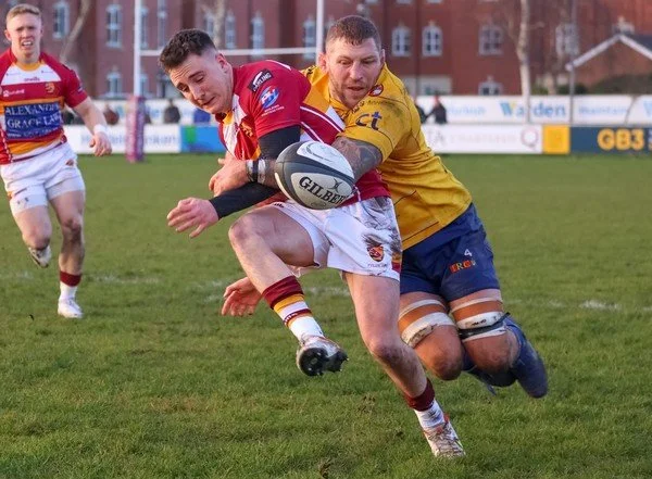 Matt Challinor brings down Adam Lanigan-8209.jpg