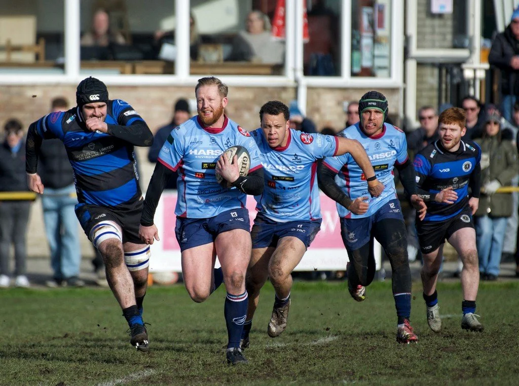 Lloyd Hayes v Dings - IAN MANEWELL.jpg