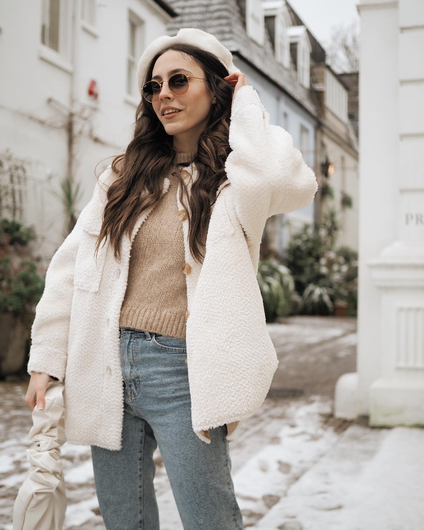 The most excitement one can have in #LondonLockdown is that hour of proper snow ❄️ We thought we were the first one out, but the local kids beat us to it! 😅

You can shop my outfit on my @liketoknow.it profile (link in bio) - most of them are on a h