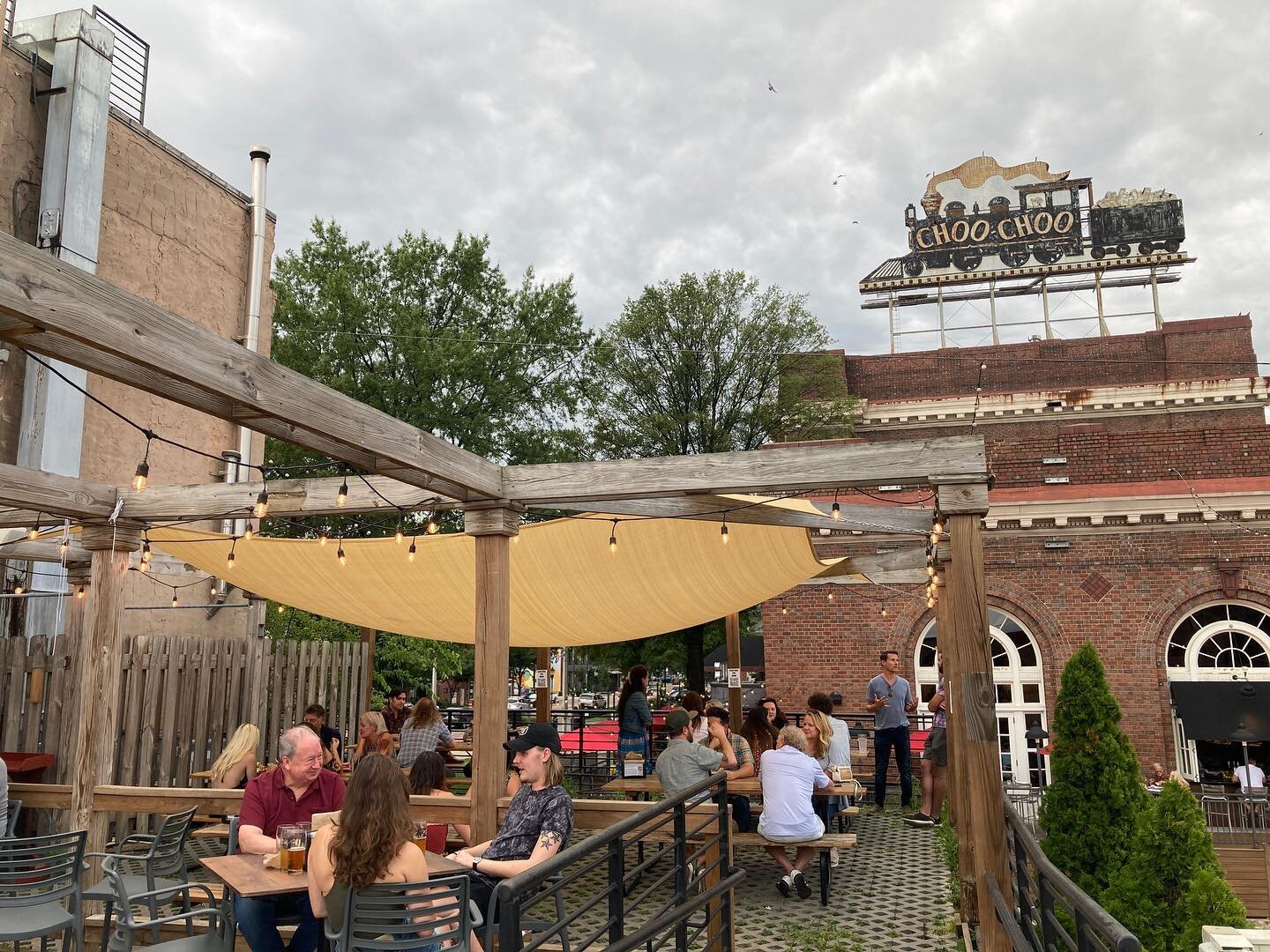 Almost feeling like summer on the patio again and we&rsquo;re so stoked!! Lotta plans in the works for this space ⛱️

#chattanoogatn #chattanooga #chattanoogapatio