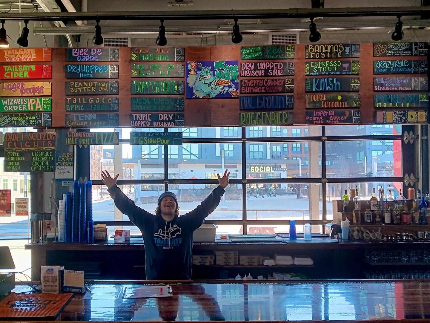 TGIF lovers! We just tapped Lager Projekt: Kolsch. Light. Crisp. Perfection. 👌🏻

Delicate, floral aromas mixed with pear and lemon zest. Quenching and balanced with a clean bitterness and gentle flavors of water cracker and garden herbs. Available 