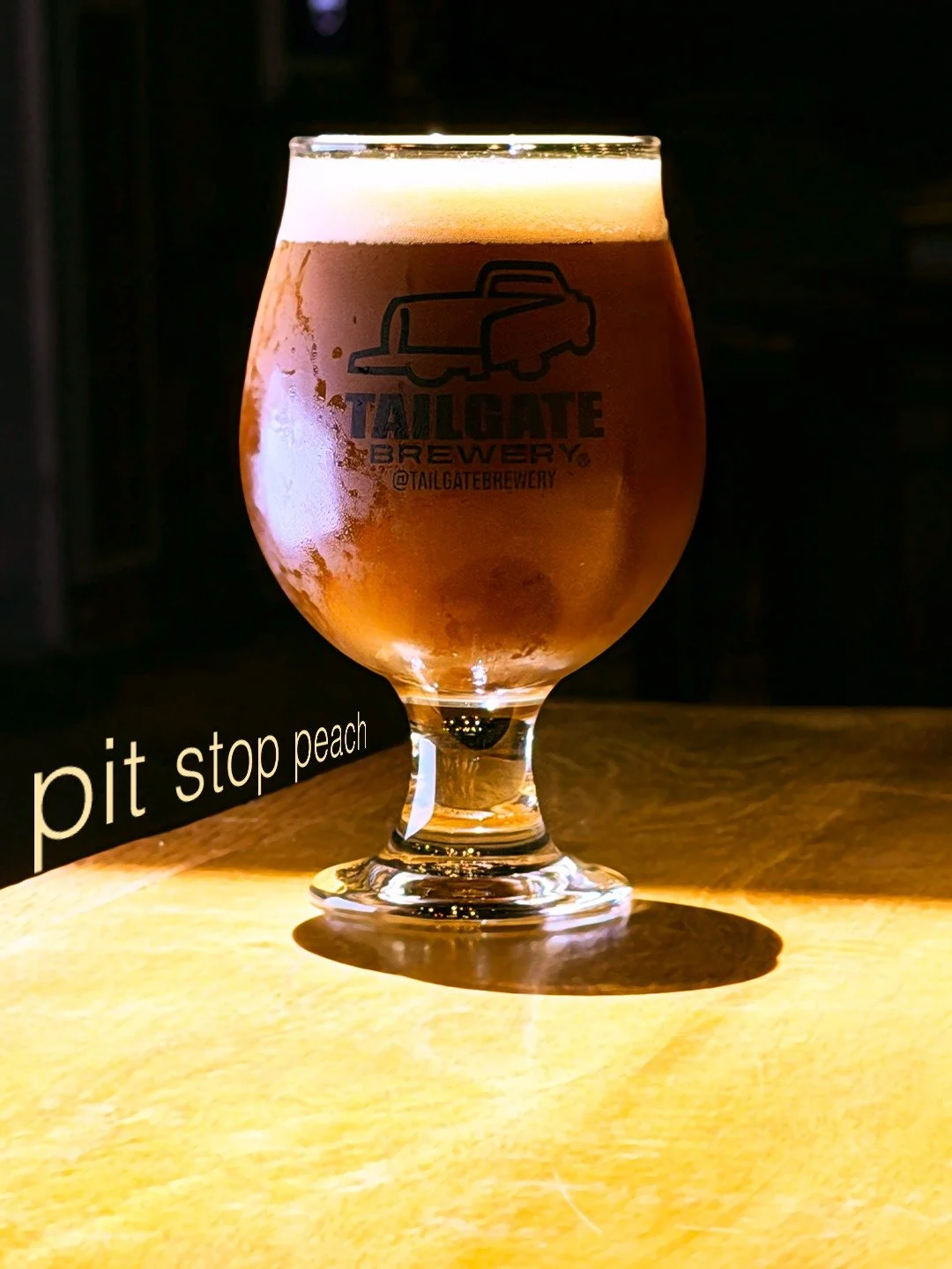 Let's make the most of this beautiful weekend, friends. We're gonna be here with you to usher in the good times! Come by for the pours, pizza, and patios. Get your fav. Try something new too! (There's always something new) We're glad to be here to en