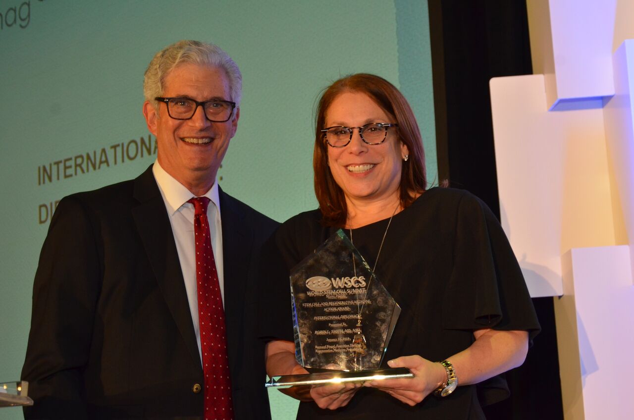 Dr. Robin Smith with Bernie Siegel, Executive Director of the Regenerative Medicine Foundation after the receipt of the World Stem Cell Summit’s 2019 International Diplomacy Award (January 2019)