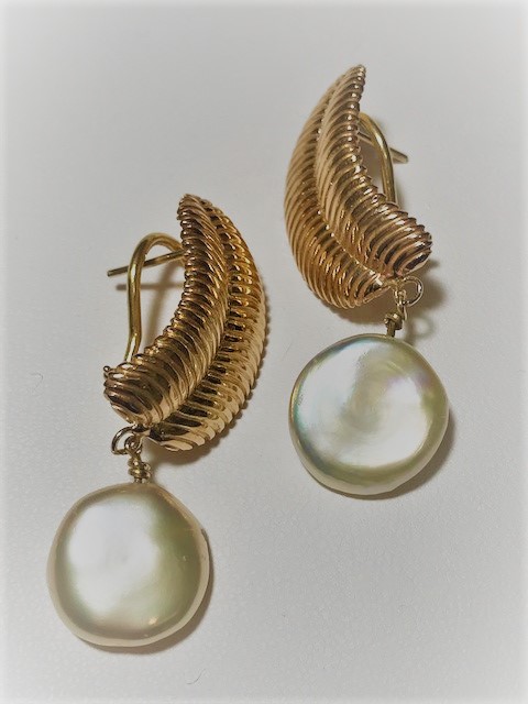 palm leaf coin pearl earrings