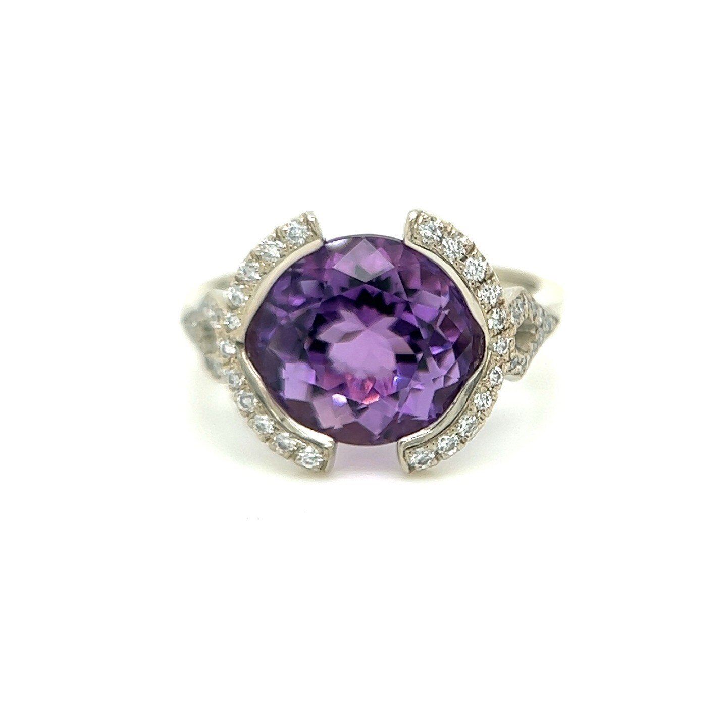Look at this. Just look at it. Did you ever see such a pretty amethyst ring? Maybe you need to come in to see it and let us know. ⁠
⁠
😏⁠
⁠
⁠
#restoration #fashion #jewelrydesign #gold #customjewelry #outfit #jewelrymaking #fun #crystals #musthave #j
