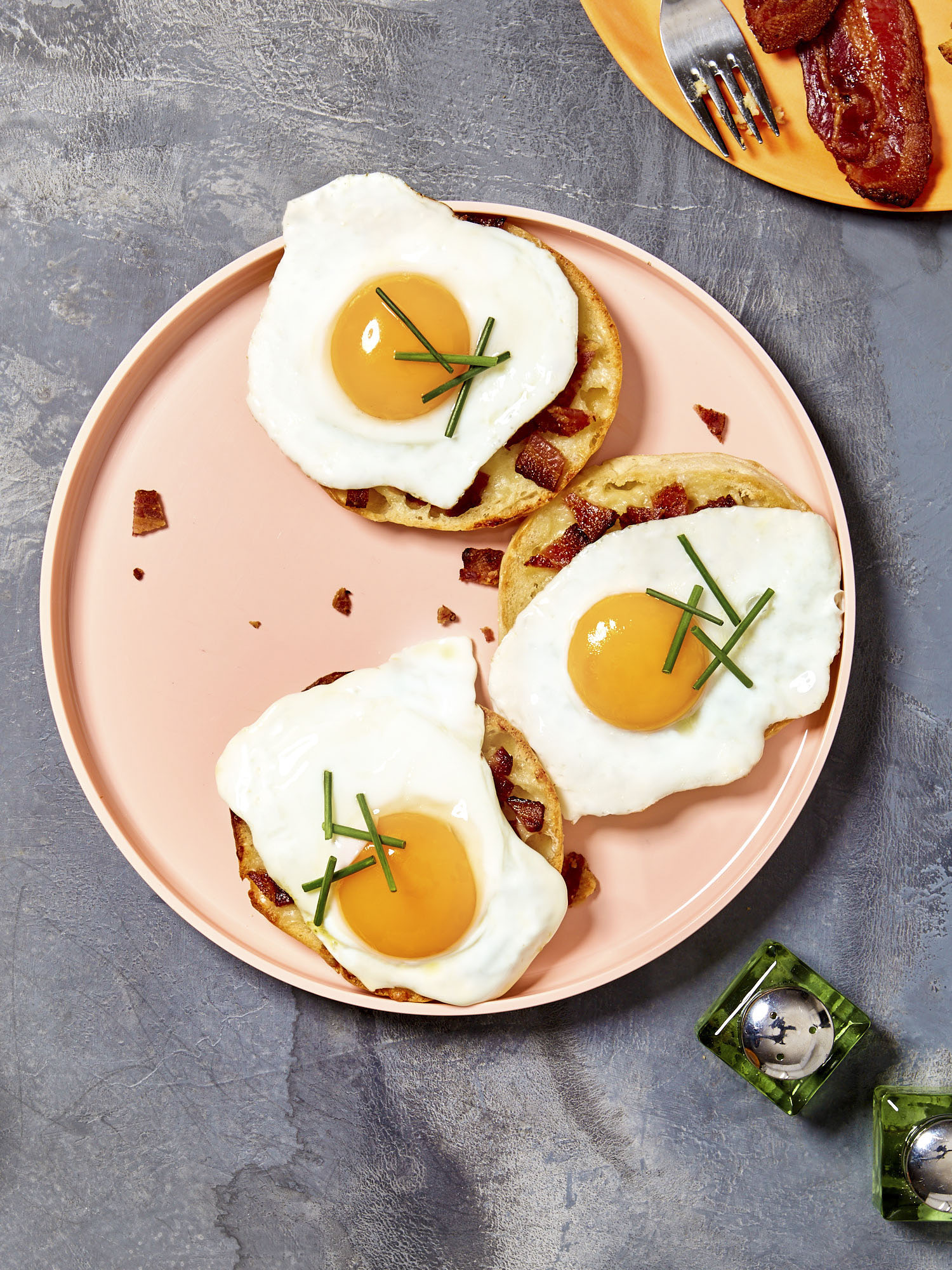 FamilyFun_EatinApril18_EggsBaconTart_004.jpg