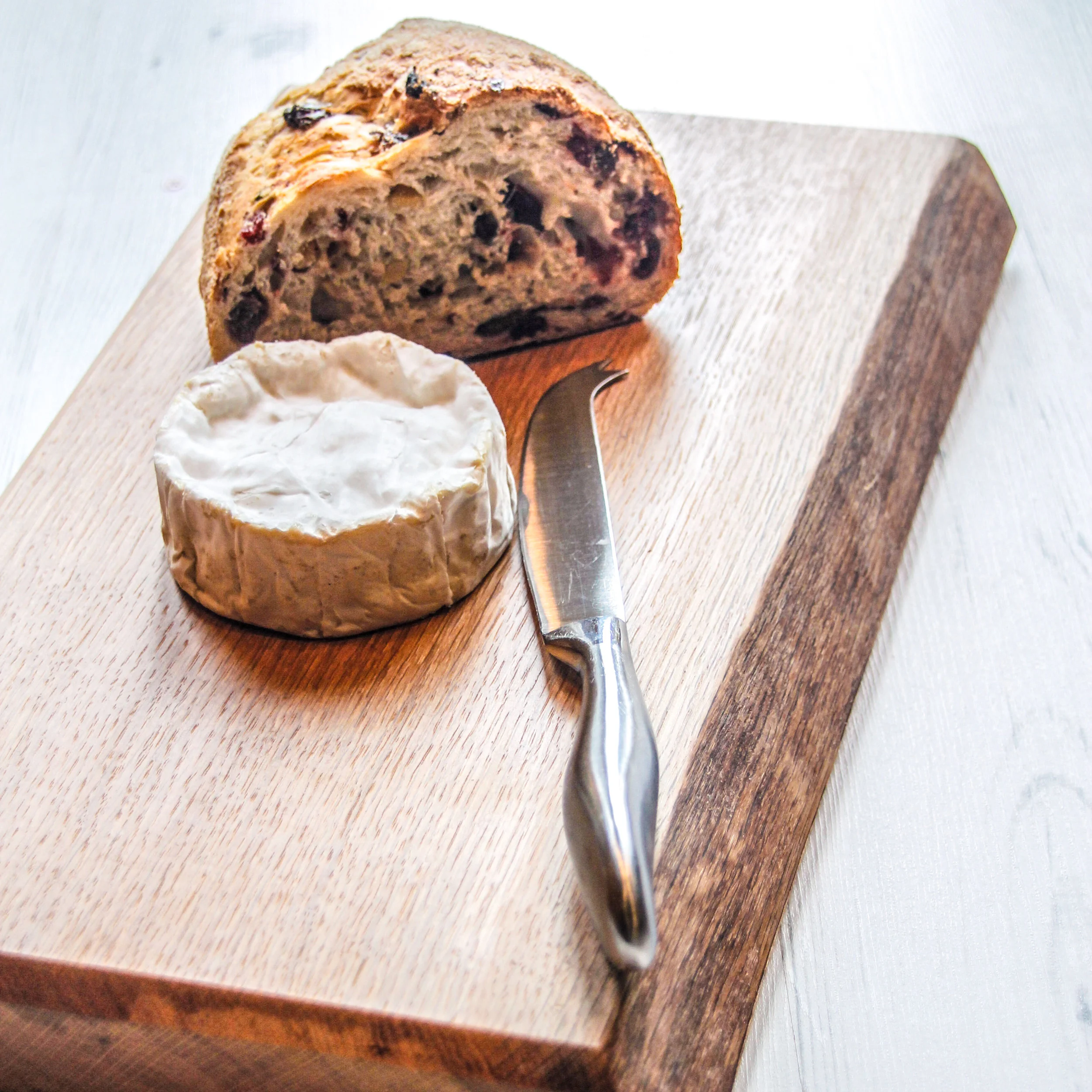 The Live Edge Chopping Board