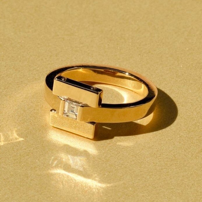 Golden hour. Pavillon solitaire ring in 18k yellow gold & princess diamond.