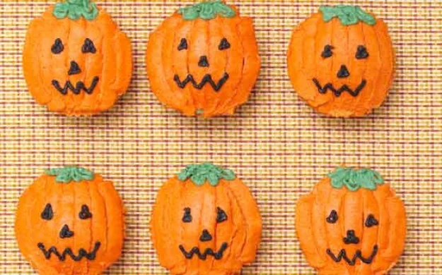 Pumpkin-maple-cupcakes.jpg